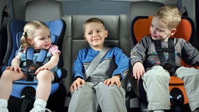 До какого роста и веса следует перевозить ребенка в автокресле?