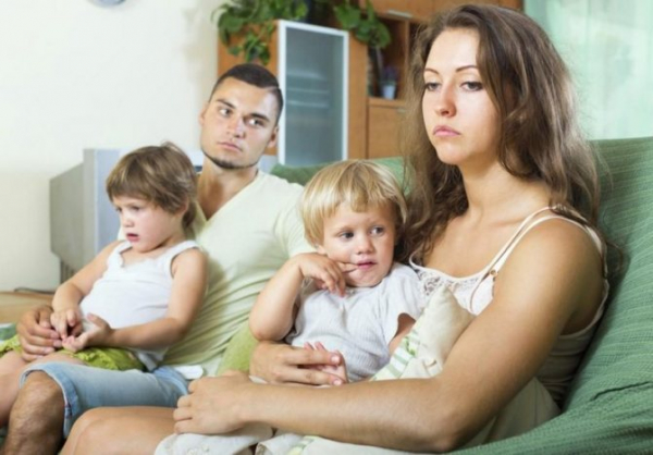 Распад семьи с двумя детьми: развод, жизнь после