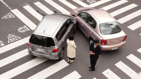 На кого подавать в суд в случае аварии, на владельца или водителя?