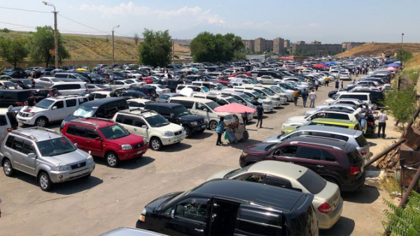 Рассмотрение плюсов и минусов покупки автомобиля в Армении