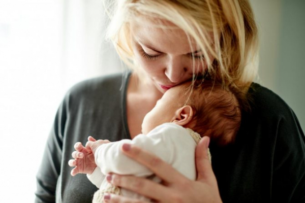 Усыновление отвергнутого новорожденного из роддома: что делать и как договариваться с директором