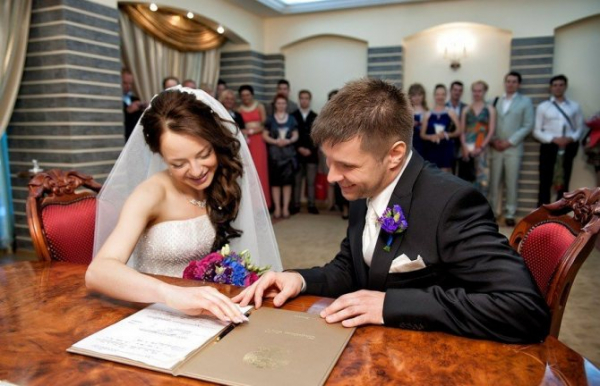 Кольца необходимы при регистрации свадьбы без торжества: можно ли расписаться без колец?