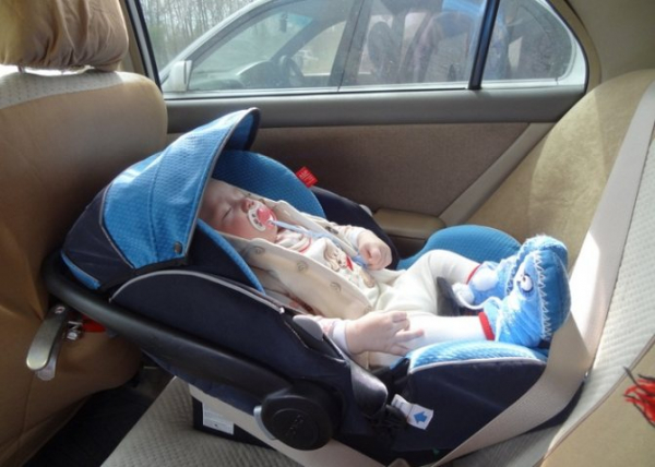 Правила перевозки новорожденного в машине