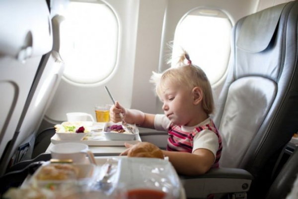 До какого возраста ребенку покупать билет на самолет в Россию
