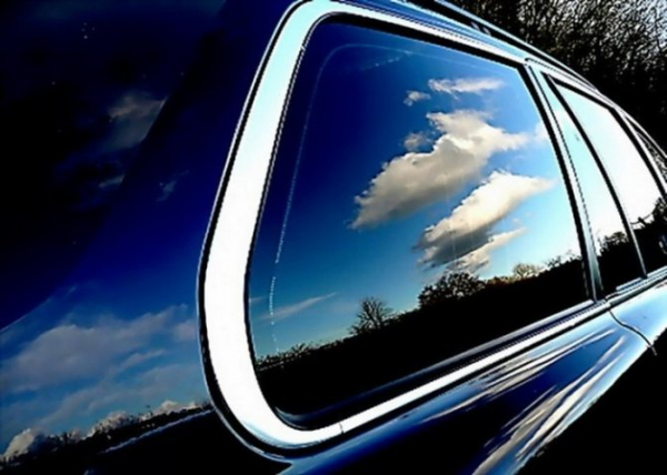 Зеркальная тонировка автомобиля: плюсы и минусы