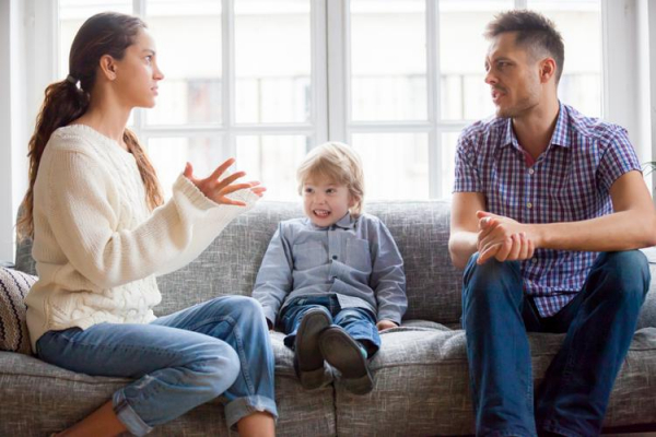 Мама и папа больше не вместе: как помочь ребенку пережить развод