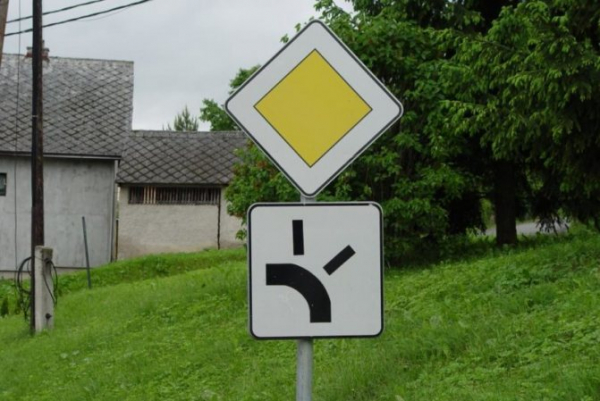 Знак «Главная дорога»: направление и зона действия