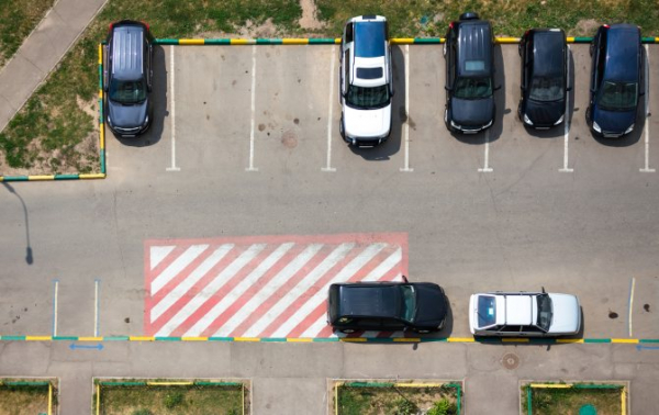 Парковка для грузовых автомобилей: где лучше парковать машину для дальнобойщиков