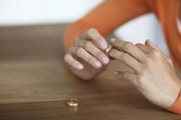 Если муж алкоголик или наркоман: как расстаться и закончить отношения?