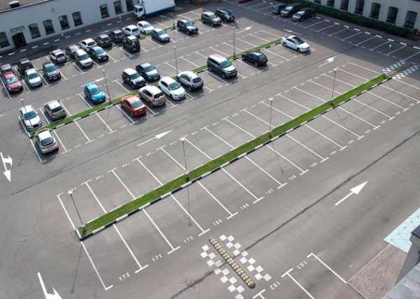 Парковка для грузовых автомобилей: где лучше парковать машину для дальнобойщиков