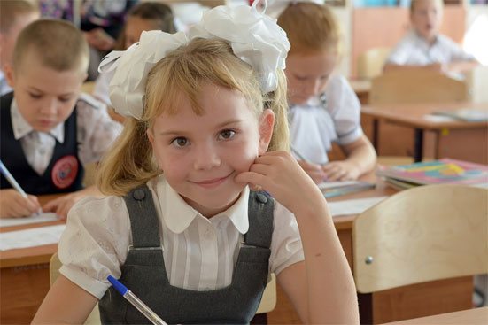 Как получить компенсацию школьной формы многодетным семьям в Подмосковье и регионах