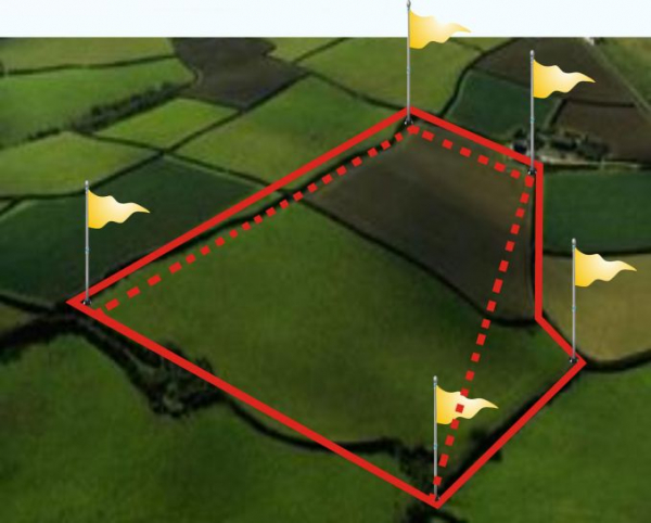Как правильно разделить землю на две части, если на участке есть дом?