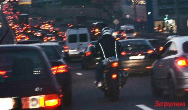 Передвижение по дорогам общего пользования на мотокроссовом мотоцикле (питбайке)