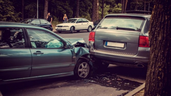 Действия виновника аварии. Должен ли виновный водитель уведомлять свою страховую компанию о ДТП?